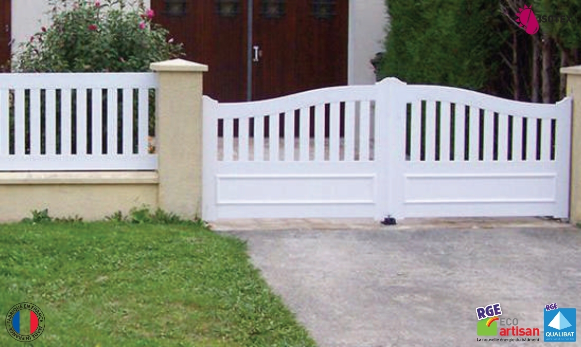 Portails PVC sur mesure en Nord-Isère : fabrication française, durabilité et élégance pour votre extérieur