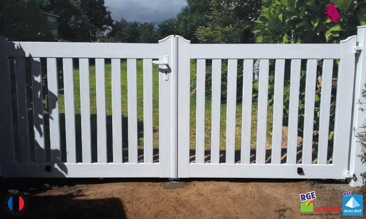 Portails PVC sur mesure en Nord-Isère : fabrication française, durabilité et élégance pour votre extérieur