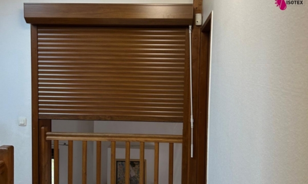 Réalisation sur mesure : Volet Roulant Manuel à L'Isle d'Abeau (38)