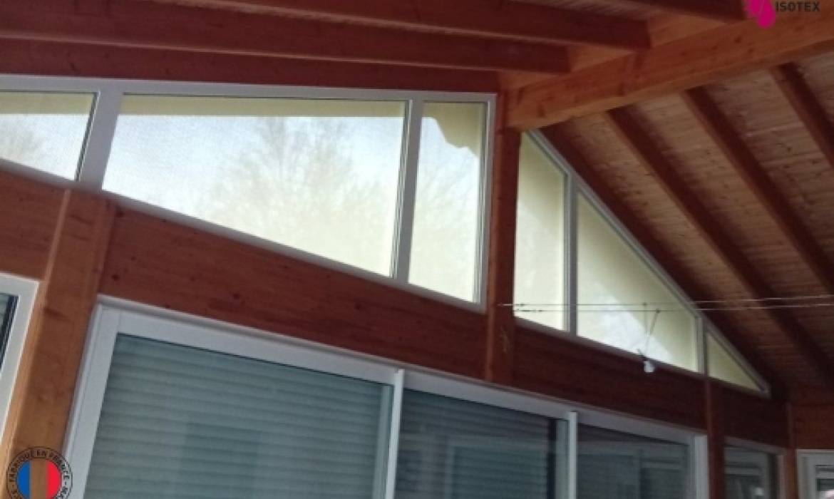 Bâche triangulaire sur mesure à Bourgoin-Jallieu – Fabrication française en Nord Isère