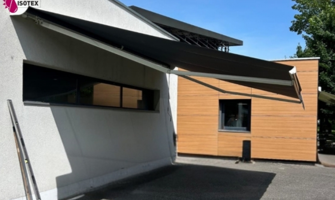 Store Zénith sur mesure à Morestel : Confort et Protection