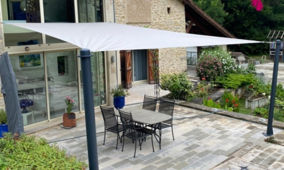 Réalisation d’une voile d’ombrage sur mesure à La Côte-Saint-André