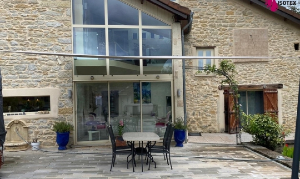 Réalisation d’une voile d’ombrage sur mesure à La Côte-Saint-André