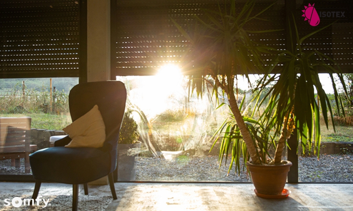 Volet roulant solaire sur mesure : la solution idéale pour rénover votre maison en Isère