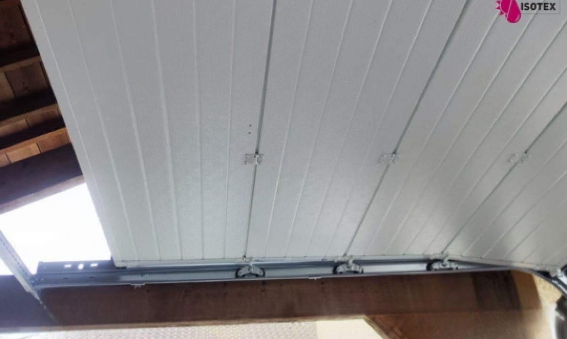 Porte de Garage Sectionnelle Motorisée sur Mesure aux Alentours de L'Isle-d'Abeau (38080) : Grand Format et Fabrication Française