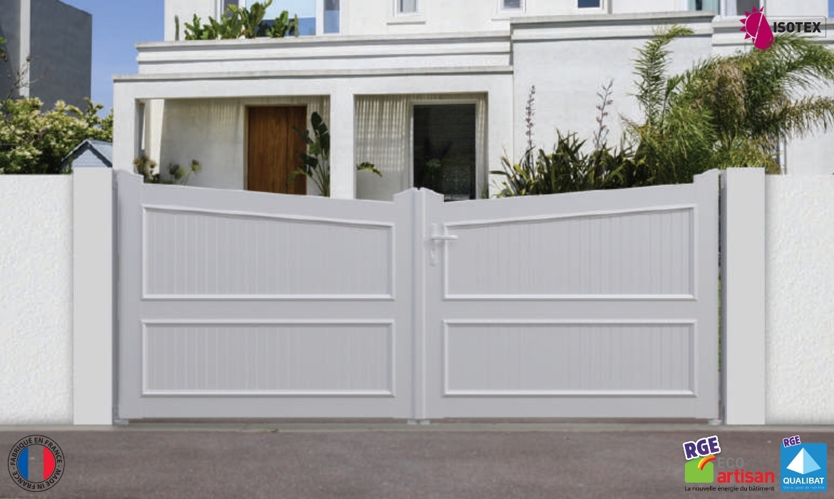 Portails PVC sur mesure en Nord-Isère : fabrication française, durabilité et élégance pour votre extérieur