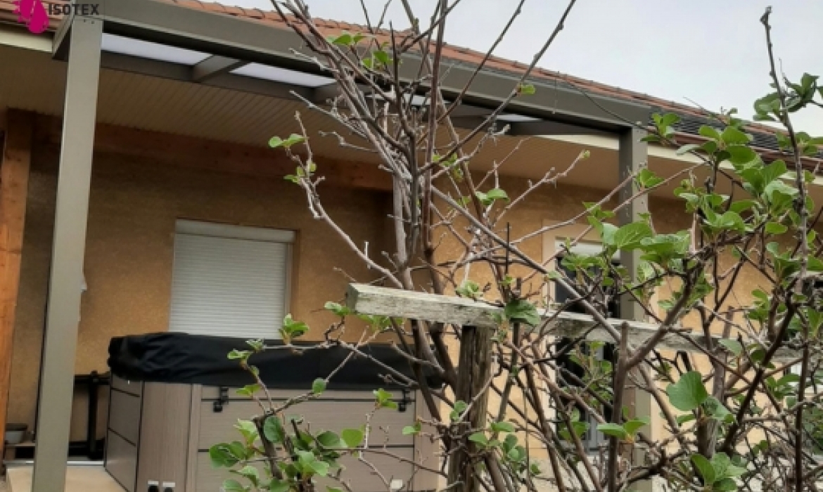Pergola Atrium Elégance sur mesure aux alentours de Pont-de-Beauvoisin (38480) : élégance et protection toute l'année