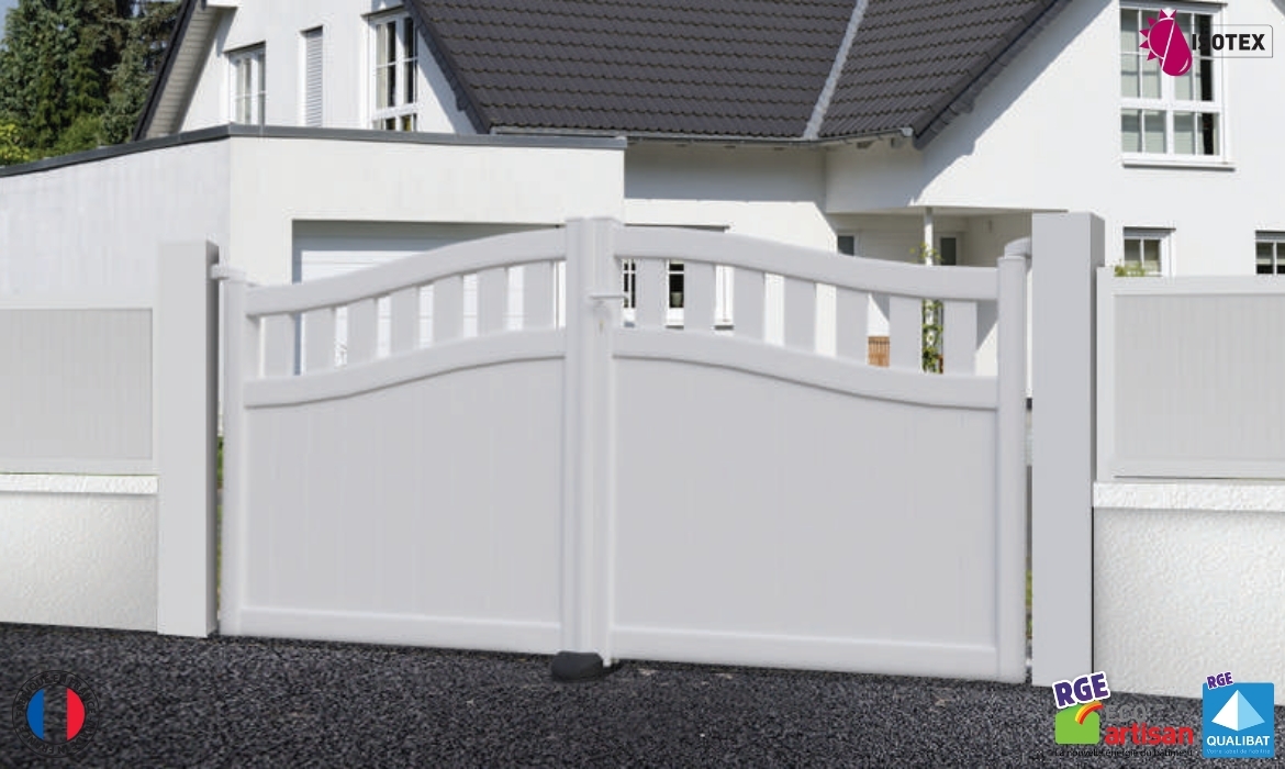 Portails PVC sur mesure en Nord-Isère : fabrication française, durabilité et élégance pour votre extérieur