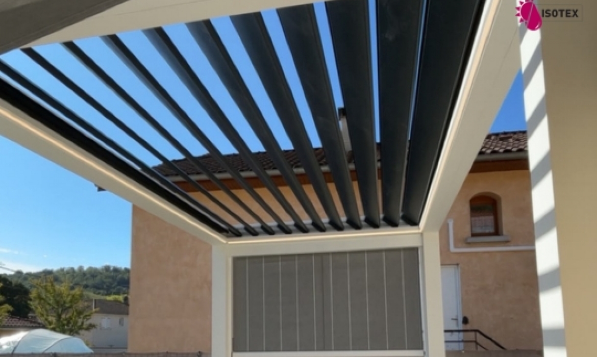 Pergola bioclimatique et store sur mesure aux Abrets (38490)