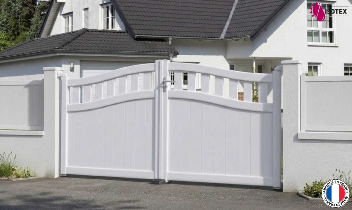 Portail PVC sur mesure : ISOTEX, votre installateur en Isère