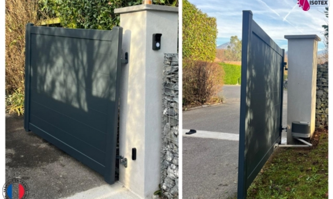 Portail aluminium sur mesure vers Crémieu avec visiophone connecté Somfy – Fabrication française