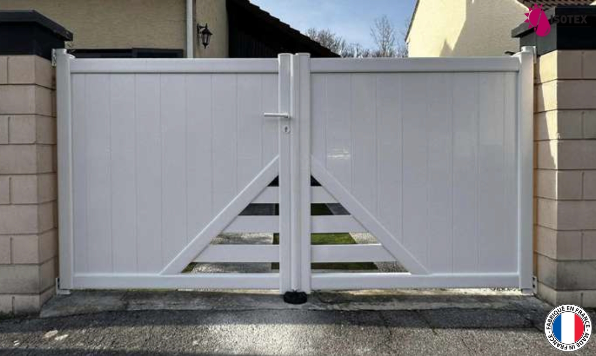 Portail PVC sur mesure : ISOTEX, votre installateur en Isère