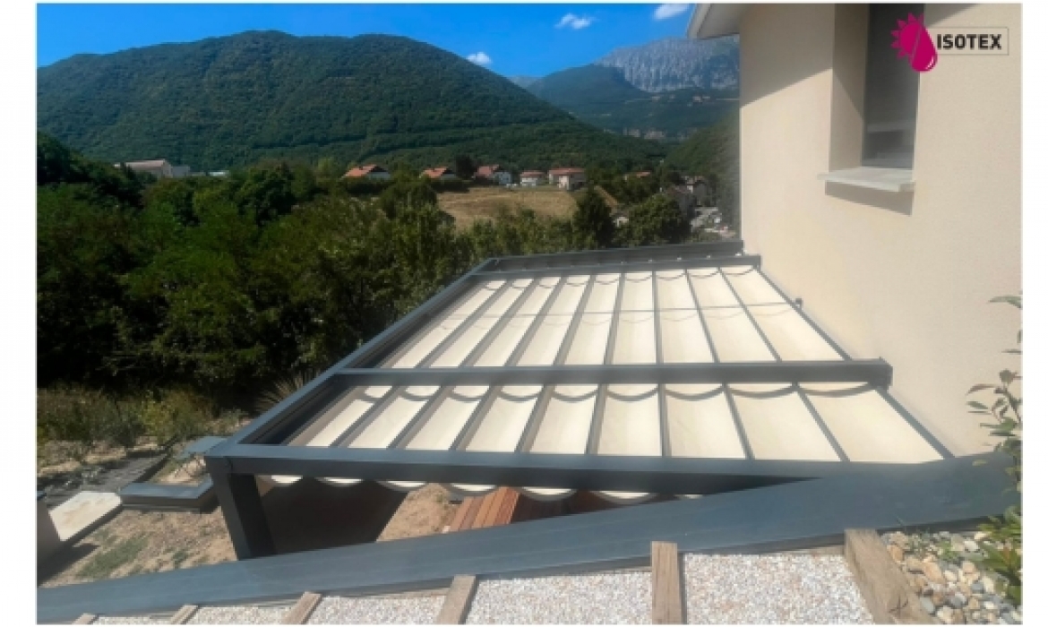 Pergola Clima 120 avec stores ZIP Nexus 130 sur mesure près de La Tour-du-Pin (38110)