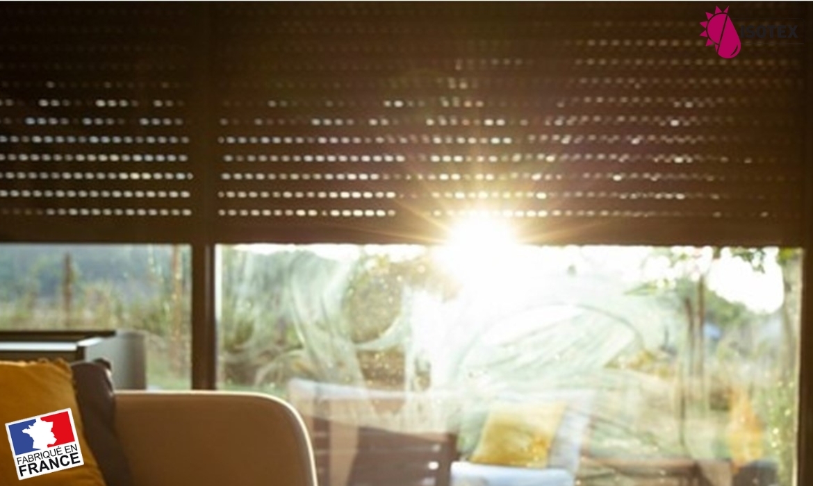Volet Roulant Solaire ISOTEX : Confort, Lumière Naturelle et Ventilation Optimale – Fabricant Français depuis 1988