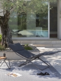 Bayanne chaise longue terrasse et bord de piscine Lafuma Mobilier Gordes Hedona - Toile coloris onyx et Structure coloris titane
