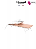 Bayanne bain de soleil terrasse et bord de piscine Lafuma Mobilier Opale Hedona - Toile coloris orange ocre et Structure coloris kaolin