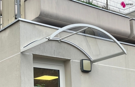 Marquise Aluminium Vitrée sur Mesure près de La Tour-du-Pin – Fabrication Française et Pose Soignée par Isotex