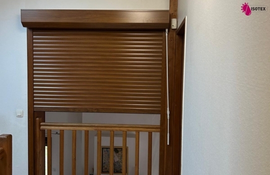 Réalisation sur mesure : Volet Roulant Manuel à L'Isle d'Abeau (38)