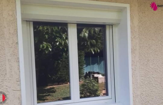 Fenêtre PVC 2 vantaux sur mesure en rénovation vers Heyrieux (38540) – Fabrication française 