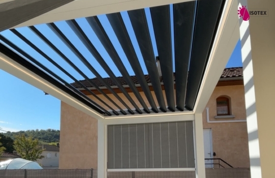 Pergola bioclimatique et store sur mesure aux Abrets (38490)